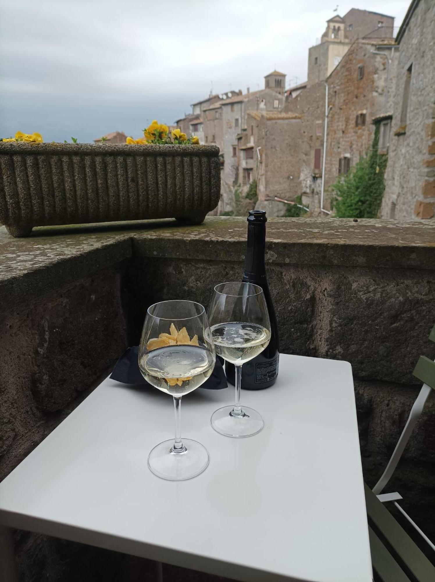 Sospesi Nel Borgo Vitorchiano Exteriör bild