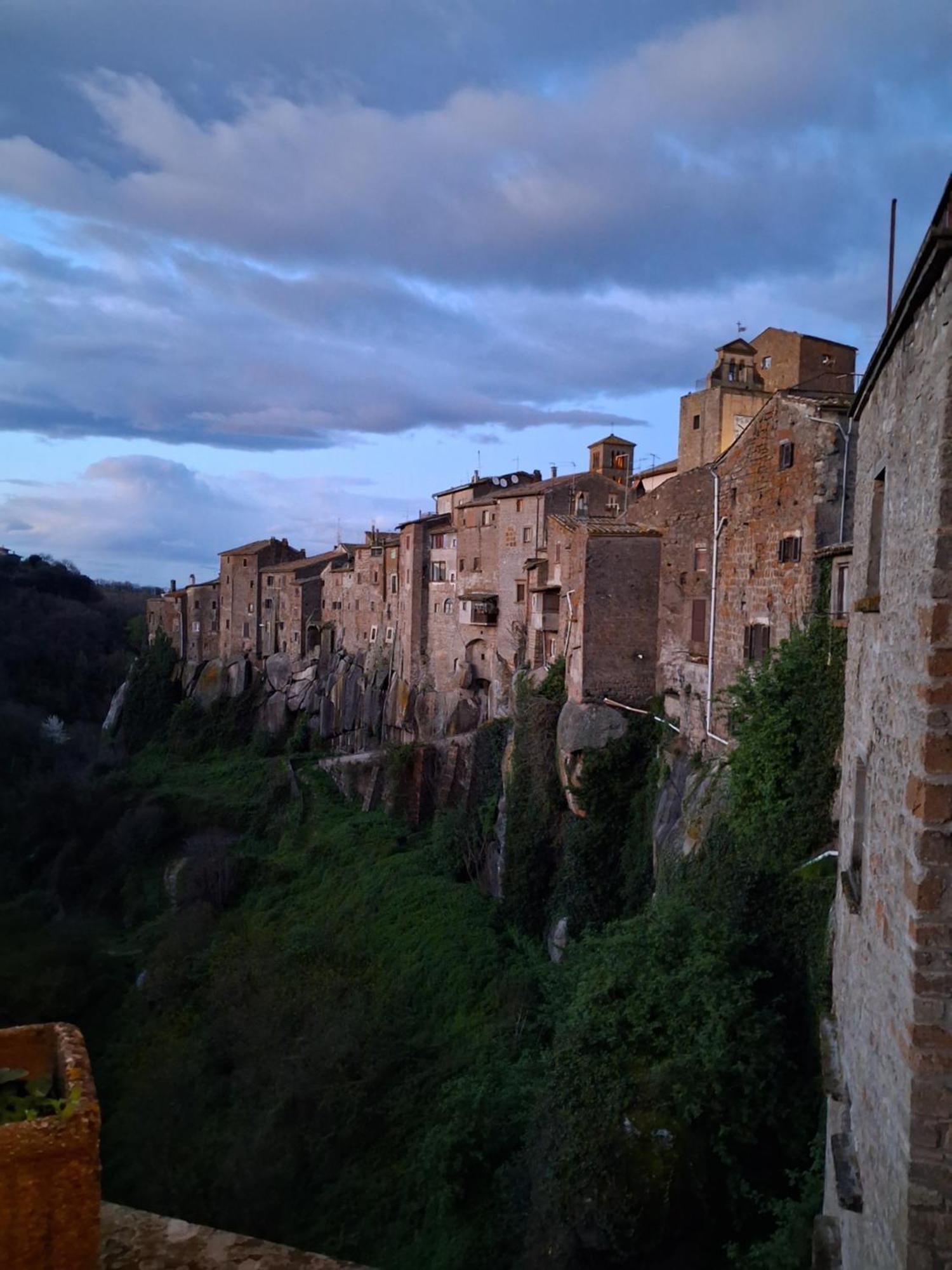 Sospesi Nel Borgo Vitorchiano Exteriör bild