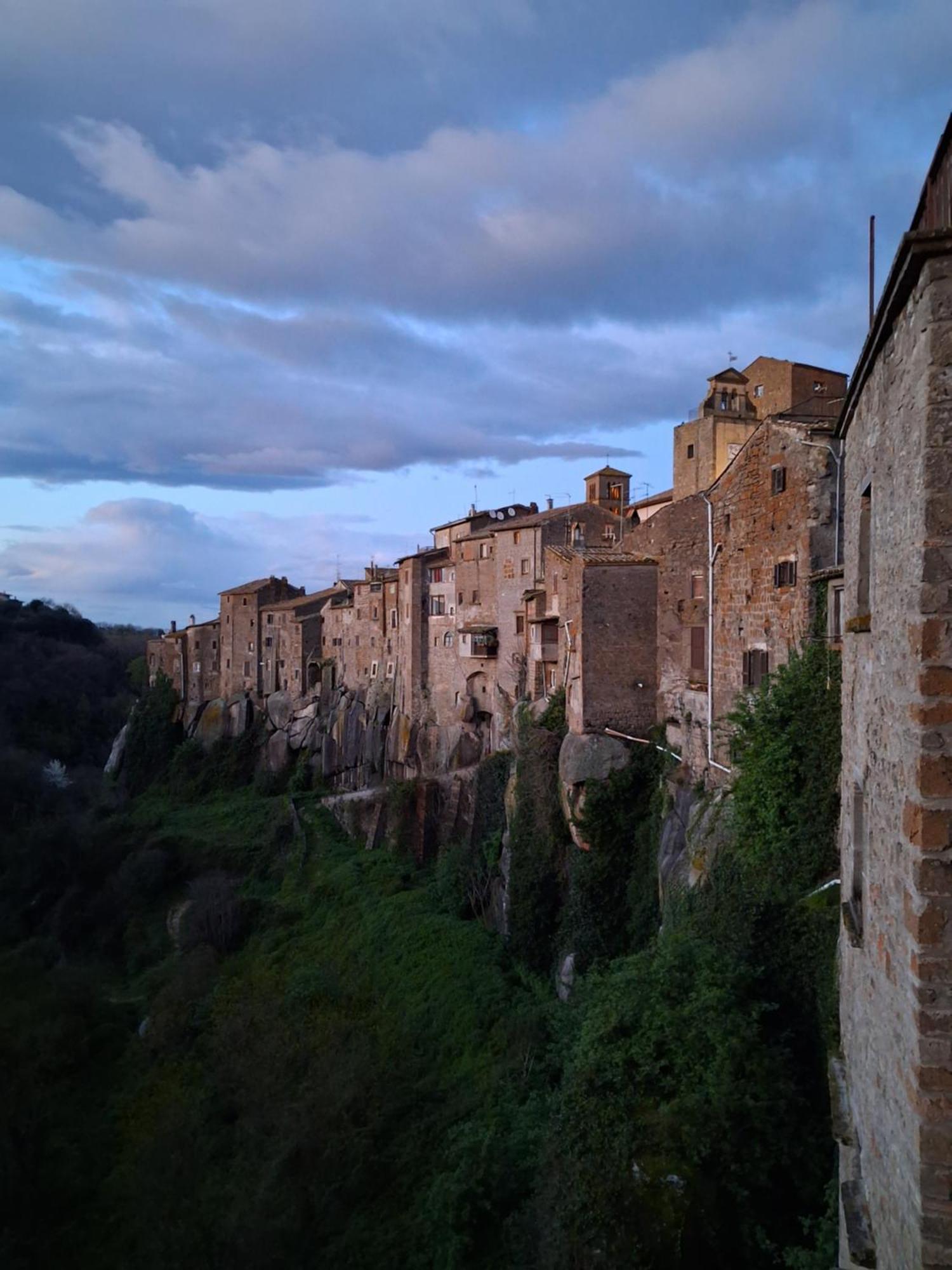 Sospesi Nel Borgo Vitorchiano Exteriör bild