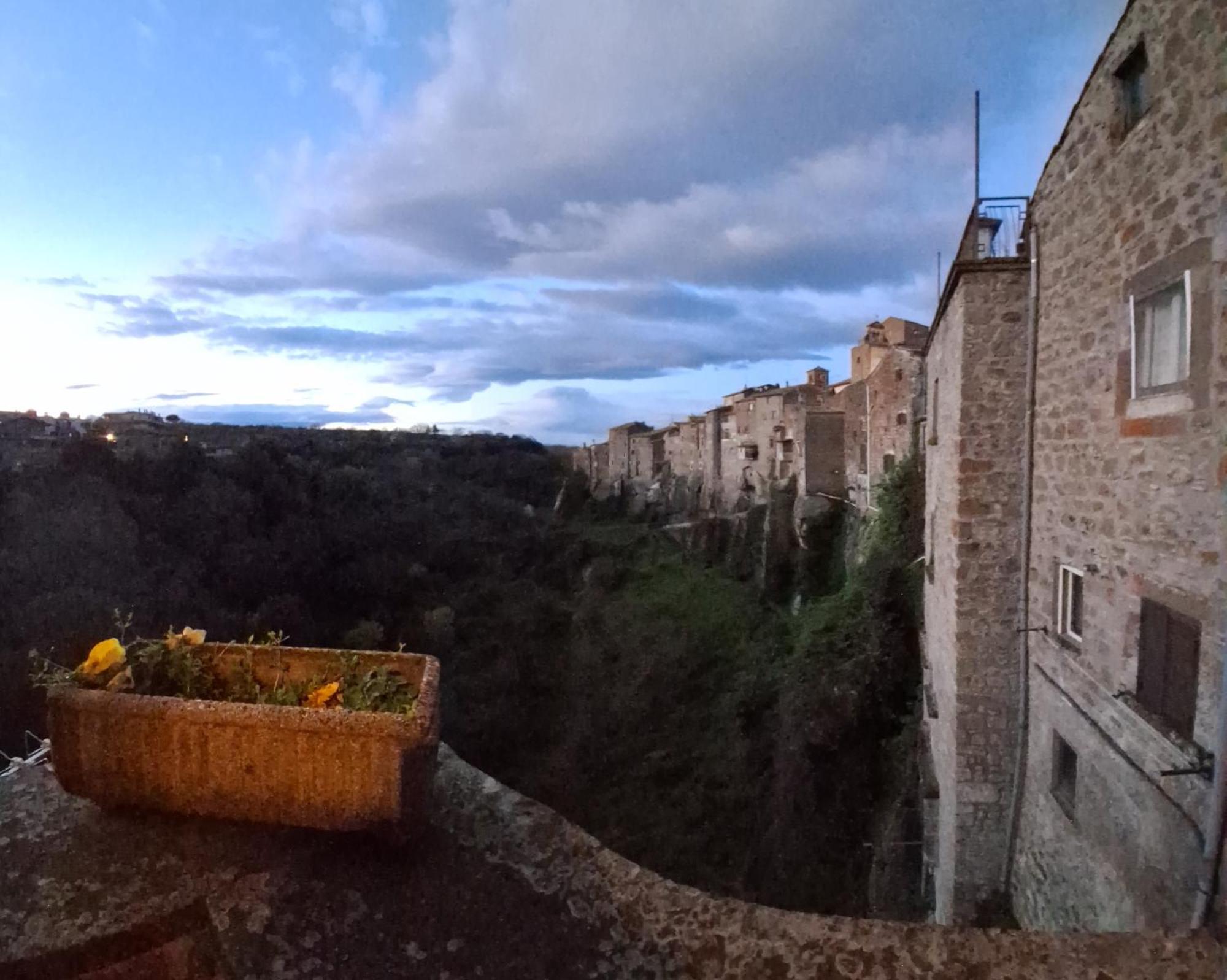 Sospesi Nel Borgo Vitorchiano Exteriör bild