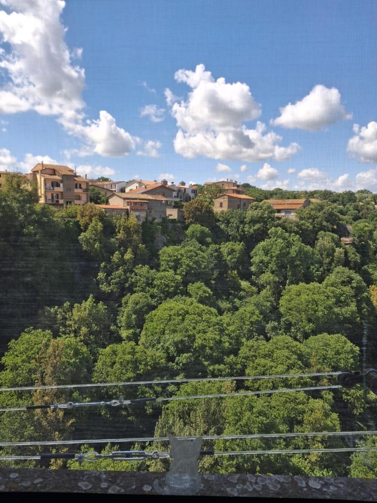 Sospesi Nel Borgo Vitorchiano Exteriör bild