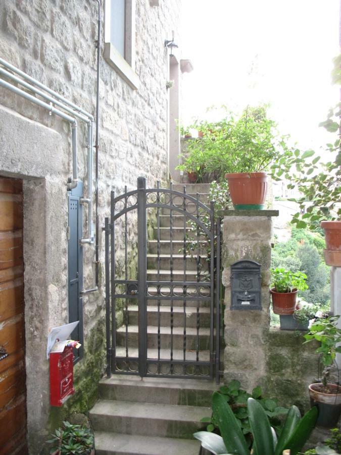 Sospesi Nel Borgo Vitorchiano Exteriör bild