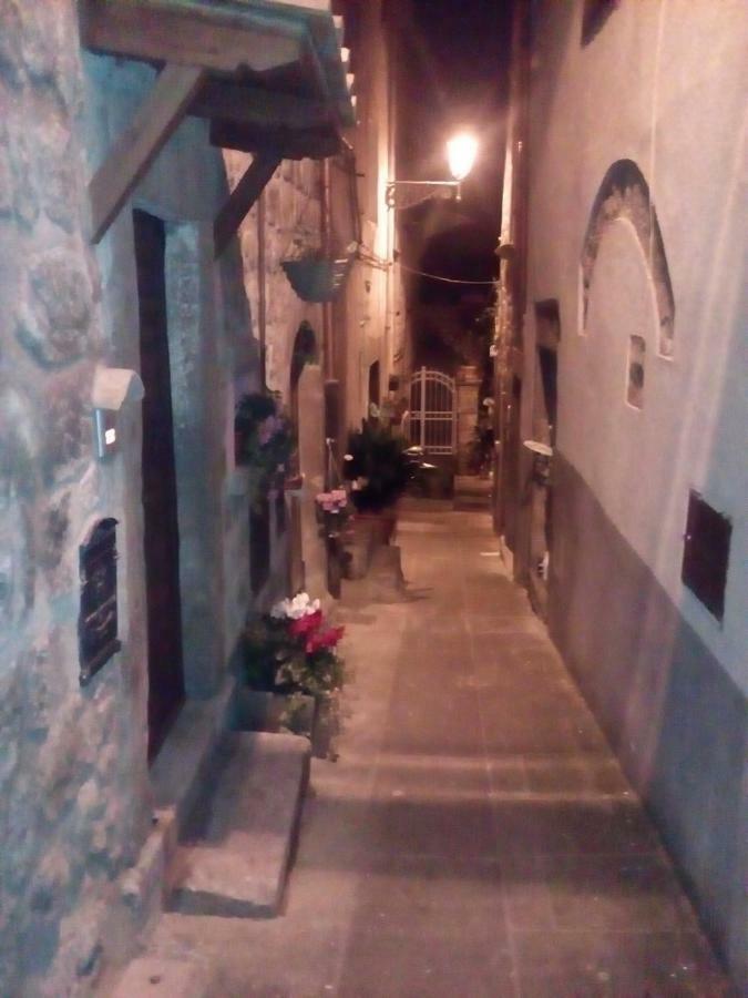 Sospesi Nel Borgo Vitorchiano Exteriör bild
